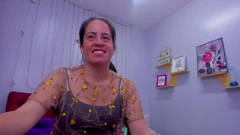 Snapshot of kathina_giraldo chatting on December 14, 1:16 pm Paola online show from December 14, 1:16 pm