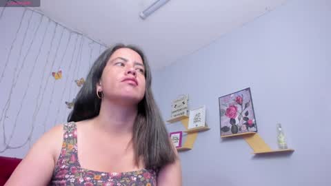 Snapshot of kathina_giraldo chatting on January 23, 1:24 pm Paola online show from January 23, 1:24 pm