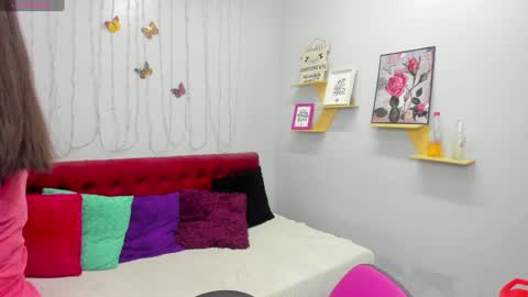 Snapshot of kathina_giraldo chatting on February 1, 12:37 pm Paola online show from February 1, 12:37 pm