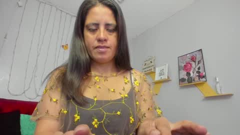 Snapshot of kathina_giraldo chatting on February 7, 12:39 pm Paola online show from February 7, 12:39 pm