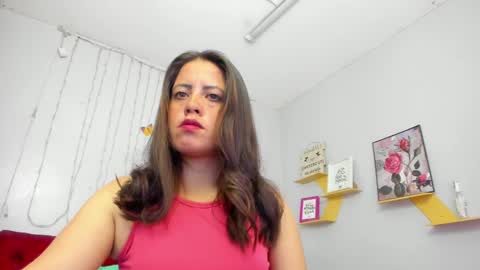 Snapshot of kathina_giraldo chatting on March 1, 12:45 pm Paola online show from March 1, 12:45 pm