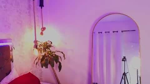 Snapshot of kathira_londres chatting on June 19, 1:04 pm Sofia online show from June 19, 1:04 pm