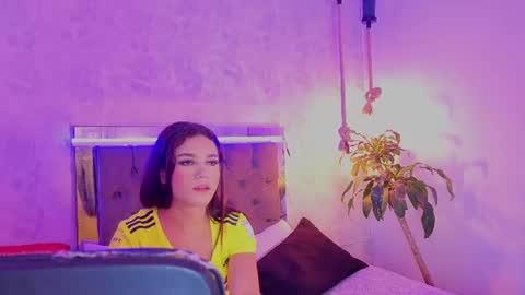 Snapshot of kathira_londres chatting on June 23, 12:47 pm Sofia online show from June 23, 12:47 pm