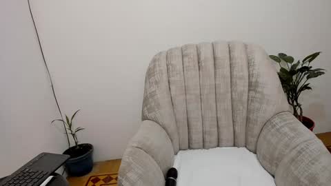 Snapshot of katia_12_ chatting on December 27, 1:11 am katia_12_ online show from December 27, 1:11 am