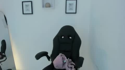 Snapshot of katia_sex25 chatting on May 9, 8:03 pm Katia online show from May 9, 8:03 pm