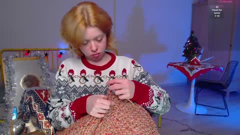 Snapshot of katie_deville chatting on December 16, 10:45 pm Katie Deville online show from December 16, 10:45 pm