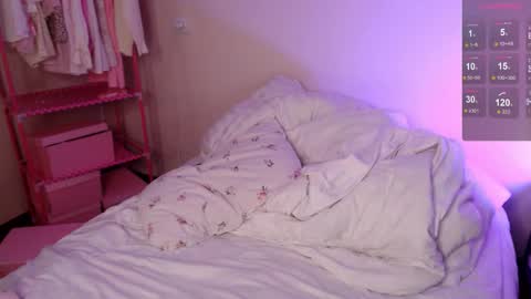 Snapshot of katie_deville chatting on October 31, 12:44 am Katie Deville online show from October 31, 12:44 am