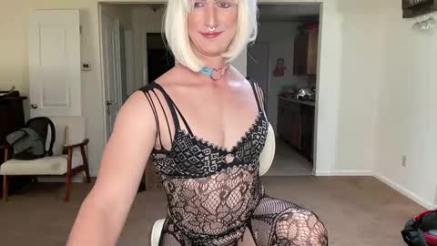 katiebabykitty online show from April 24, 1:57 pm