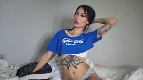 Snapshot of katiecai chatting on December 15, 2:49 am katiecai online show from December 15, 2:49 am