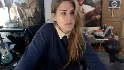 Snapshot of katiecutie_5 chatting on December 12, 5:10 am Katie online show from December 12, 5:10 am