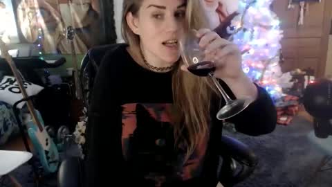 Snapshot of katiecutie_5 chatting on December 25, 7:03 am Katie online show from December 25, 7:03 am