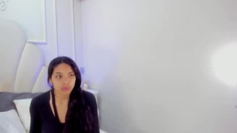 katiejonees online show from January 9, 11:35 am