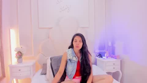 katiejonees online show from January 16, 11:36 am