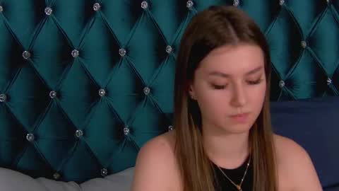 Snapshot of katiereeves chatting on October 23, 7:01 pm katiereeves online show from October 23, 7:01 pm