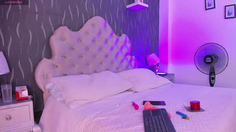 Katie online show from December 14, 1:28 am