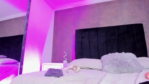 Katie online show from December 20, 4:42 am