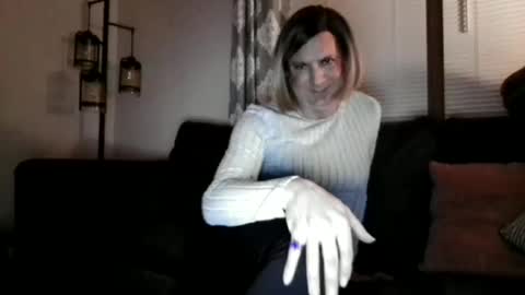 Snapshot of katieutopia chatting on January 8, 3:31 am katieutopia online show from January 8, 3:31 am