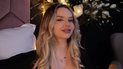 Snapshot of katjolie chatting on January 6, 9:00 pm KatJolie online show from January 6, 9:00 pm