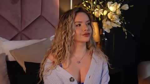 Snapshot of katjolie chatting on February 12, 12:37 am KatJolie online show from February 12, 12:37 am