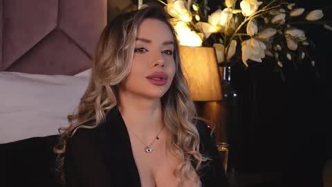 Snapshot of katjolie chatting on February 19, 7:48 pm KatJolie online show from February 19, 7:48 pm