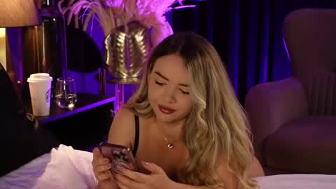 Snapshot of katjolie chatting on September 10, 7:47 pm KatJolie online show from September 10, 7:47 pm