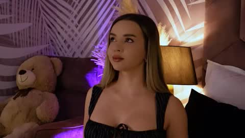 Snapshot of katjolie chatting on October 21, 7:47 pm KatJolie online show from October 21, 7:47 pm