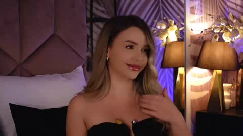 Snapshot of katjolie chatting on October 25, 7:19 pm KatJolie online show from October 25, 7:19 pm