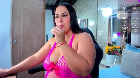 Snapshot of katleya_lewiis chatting on October 10, 10:20 pm Katleya Lewiis online show from October 10, 10:20 pm