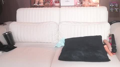 K A T L Y N  online show from March 22, 1:47 pm