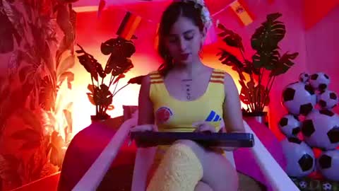 Snapshot of katniss_moon chatting on June 18, 6:24 am Katniss online show from June 18, 6:24 am