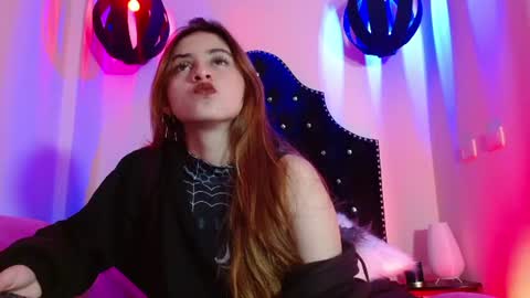 Snapshot of katniss_moon chatting on June 25, 5:12 am Katniss online show from June 25, 5:12 am