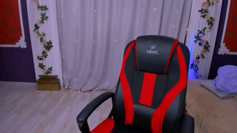 Snapshot of katrinablaze chatting on October 2, 7:37 am Katrina online show from October 2, 7:37 am