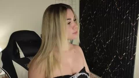 Snapshot of katt_bdsm chatting on June 22, 4:20 am Katt online show from June 22, 4:20 am