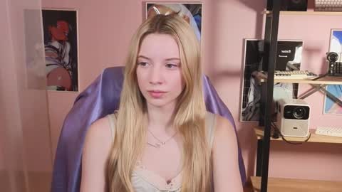 katt_yy online show from November 14, 5:28 am