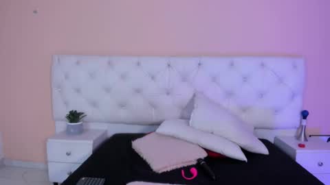 Snapshot of katte_landerr chatting on November 24, 1:11 pm Katte online show from November 24, 1:11 pm