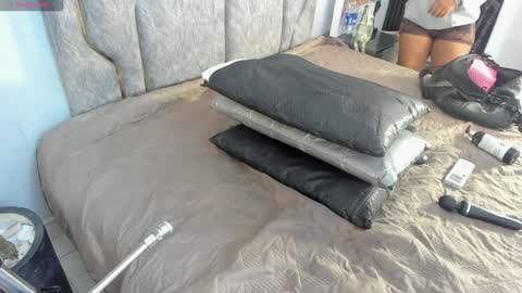 Snapshot of kattejordan chatting on February 2, 3:32 am Katerine online show from February 2, 3:32 am