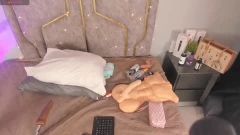 Snapshot of kattejordan chatting on September 12, 3:39 am Katerine online show from September 12, 3:39 am