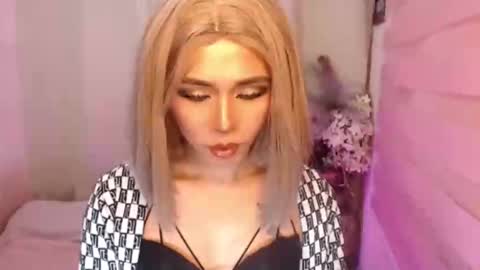 Snapshot of kattiecurrent chatting on February 5, 1:54 am Saisy online show from February 5, 1:54 am