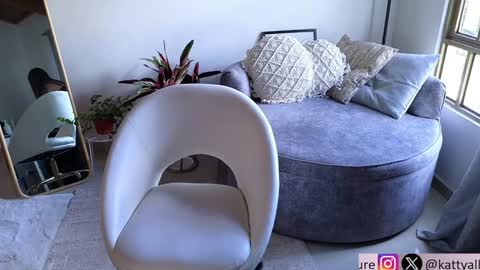 Katty online show from December 5, 8:55 pm