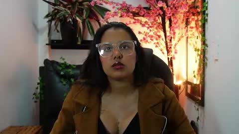 Snapshot of katy_blush chatting on May 16, 11:36 pm katy_blush online show from May 16, 11:36 pm