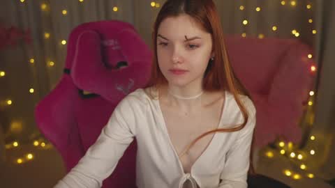 Snapshot of katy_ethereal chatting on December 2, 5:15 am Katy - online show from December 2, 5:15 am