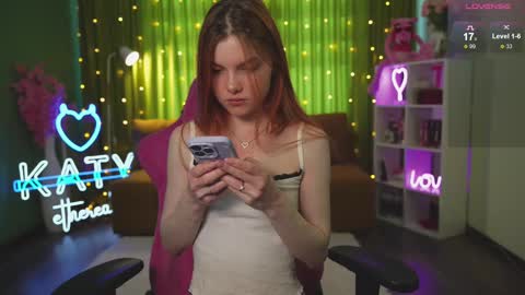 Snapshot of katy_ethereal chatting on March 9, 4:05 am Katy - online show from March 9, 4:05 am