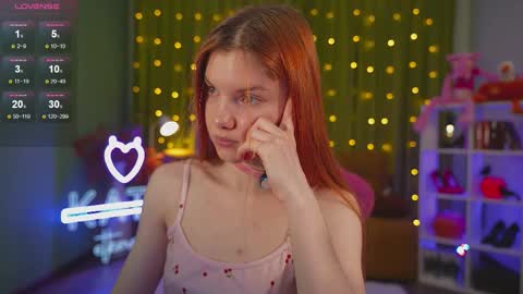 Snapshot of katy_ethereal chatting on December 5, 5:05 am Katy - online show from December 5, 5:05 am