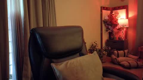 Katy online show from October 3, 9:45 pm