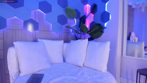    online show from April 9, 7:41 pm