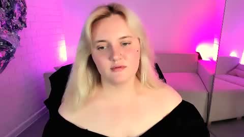 Snapshot of katybriggs chatting on June 18, 9:36 am Katy online show from June 18, 9:36 am
