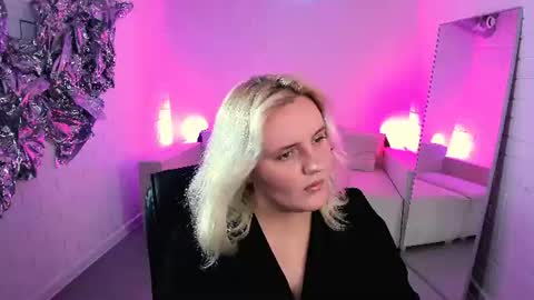 Snapshot of katybriggs chatting on June 25, 5:34 am Katy online show from June 25, 5:34 am