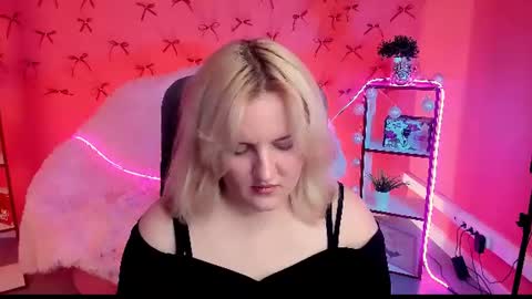 Snapshot of katybriggs chatting on June 30, 5:19 am Katy online show from June 30, 5:19 am
