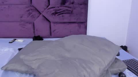 Snapshot of katybrowns chatting on December 7, 6:04 pm KATY online show from December 7, 6:04 pm