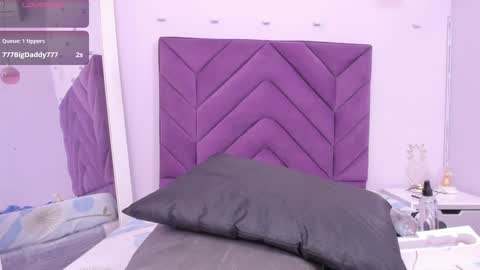 Snapshot of katybrowns chatting on December 29, 2:17 am KATY online show from December 29, 2:17 am